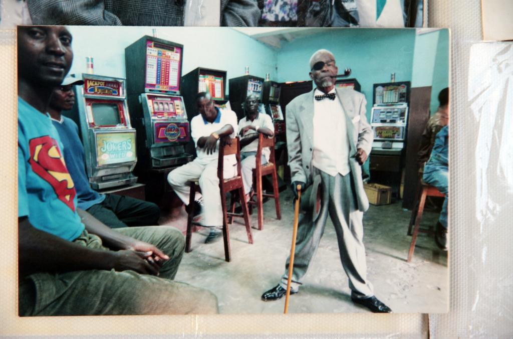 Figure 1 : Photographie de Lamam à Brazzaville, années 1990. Archives privées Lamam © Manuel Charpy.